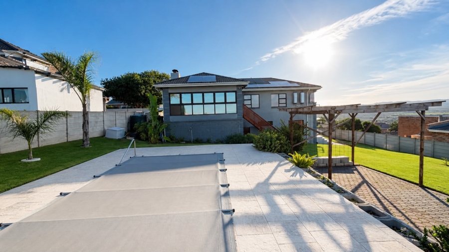 4 Bedroom Property for Sale in Hartenbos Heuwels Western Cape